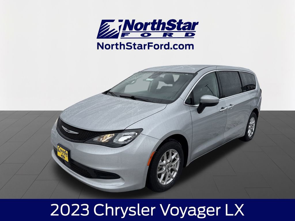 Used 2023 Chrysler Voyager LX image 7