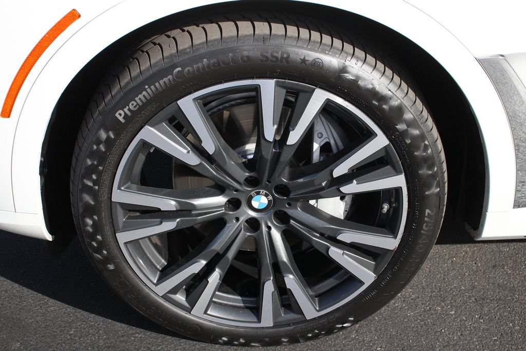 Used 2024 BMW X7 xDrive40i w/ Premium Package AWD/4WD image 14