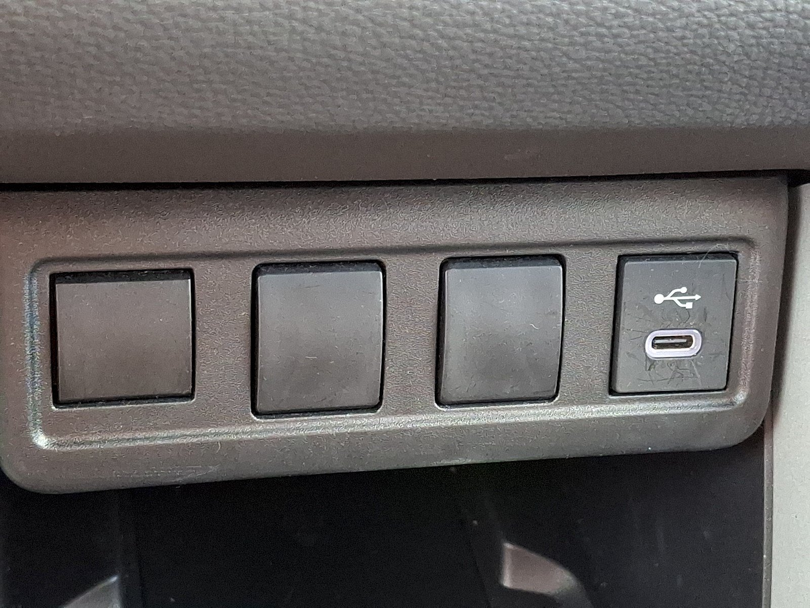 Used 2025 Toyota Corolla Cross LE FWD image 24