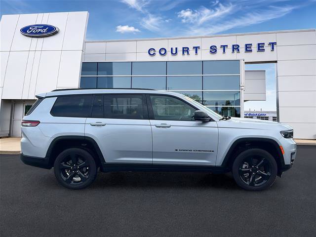 Used 2025 Jeep Grand Cherokee L Altitude AWD/4WD image 4