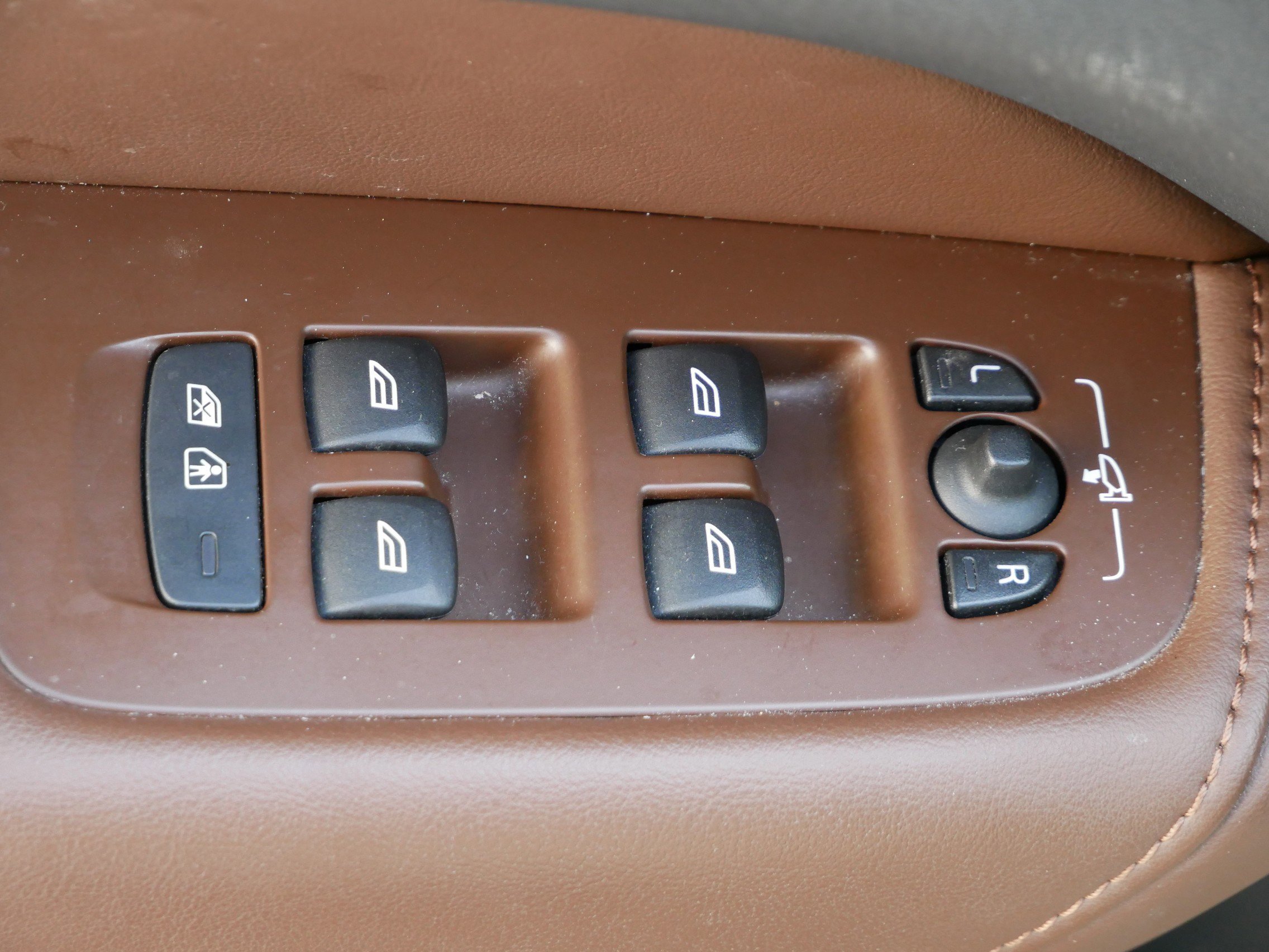 Used 2019 Volvo XC60 T8 Inscription w/ Advanced Package image 13