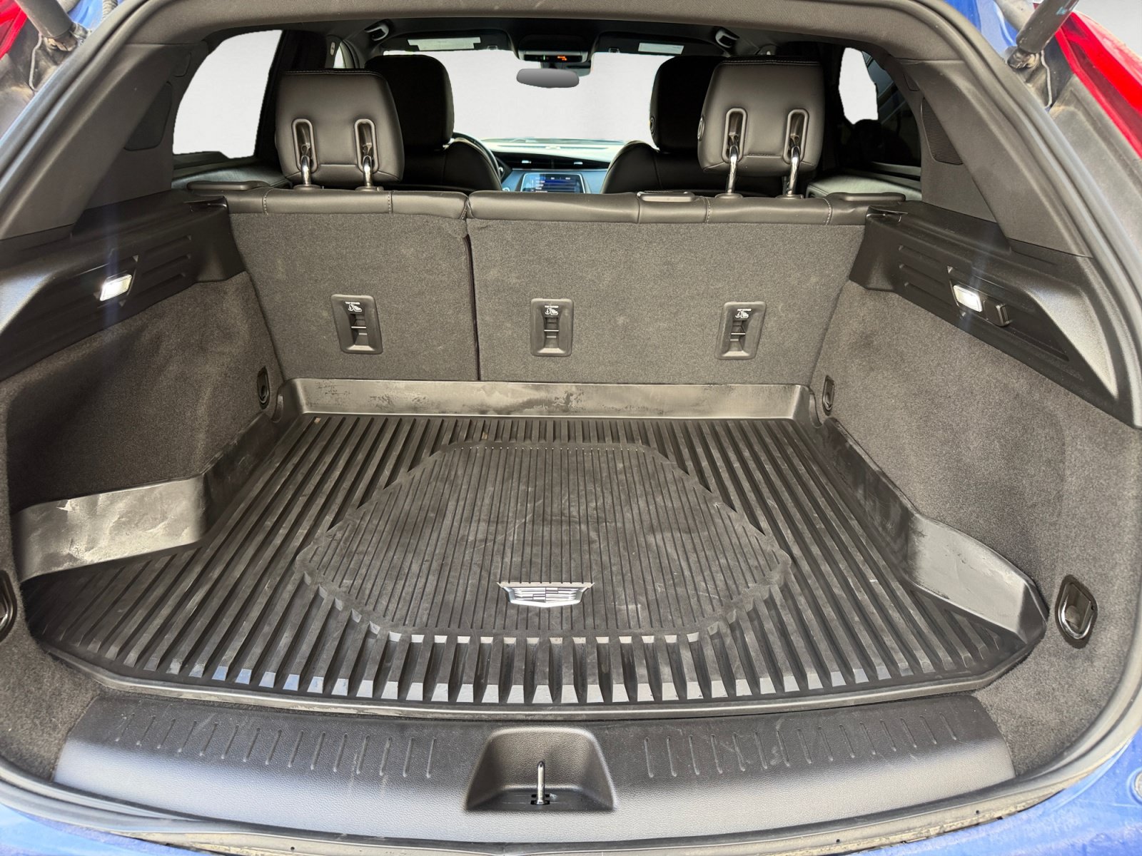 Used 2023 Cadillac XT4 Luxury w/ Cold Weather Package FWD image 19