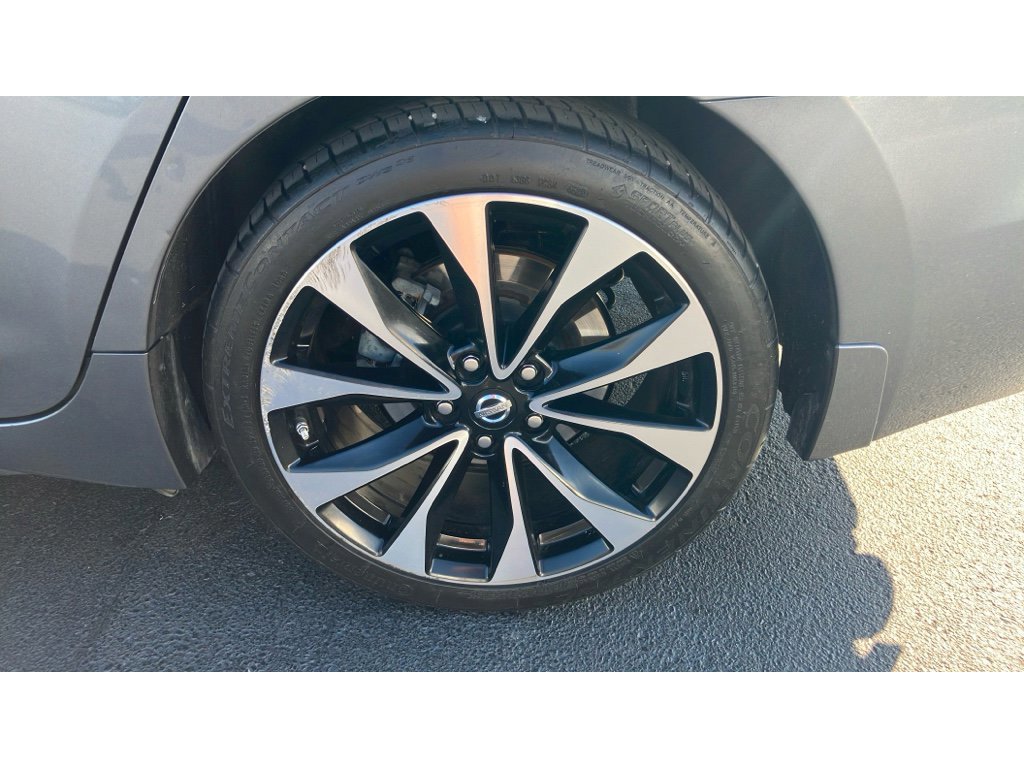 Used 2018 Nissan Maxima SR image 17