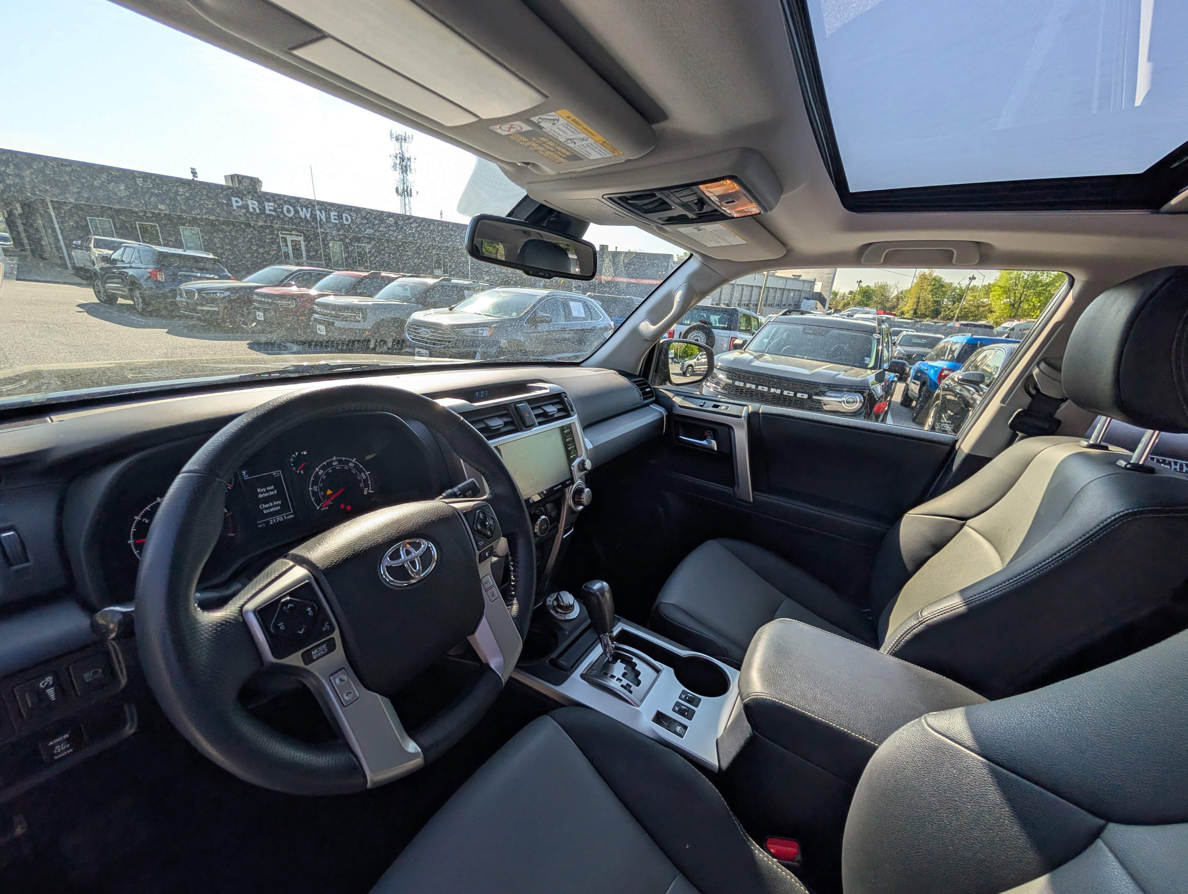 Used 2020 Toyota 4Runner SR5 Premium w/ Moonroof Package AWD/4WD image 18