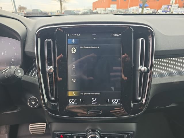 Used 2019 Volvo XC40 T5 R-Design image 17