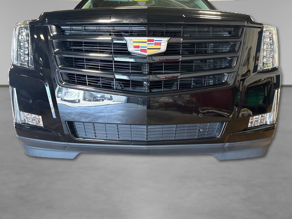 Used 2019 Cadillac Escalade Luxury w/ Escalade Sport Edition AWD/4WD image 13