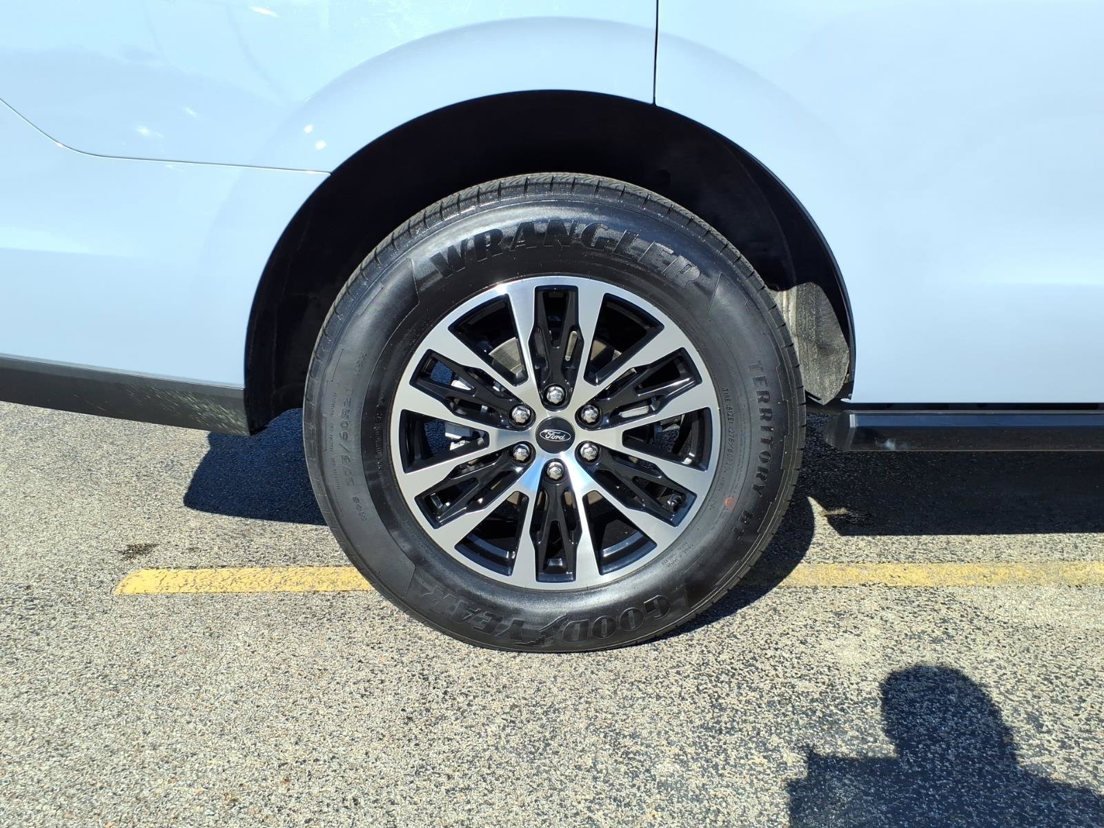 Certified 2025 Ford Expedition Platinum AWD/4WD image 7