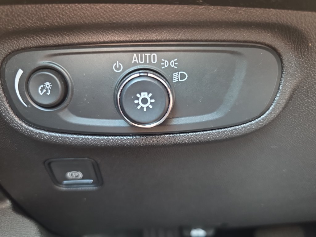 Used 2024 GMC Terrain SLE w/ Driver Convenience Package AWD/4WD image 21