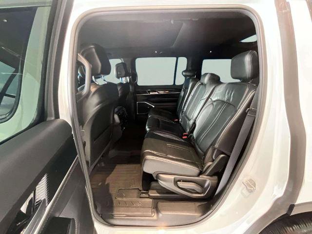 Used 2023 Jeep Wagoneer 4WD w/ Premium Group I image 17