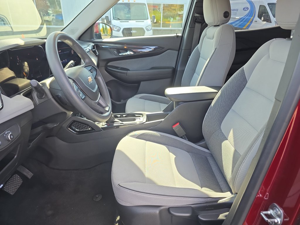Used 2025 Chevrolet TrailBlazer LT AWD/4WD image 5