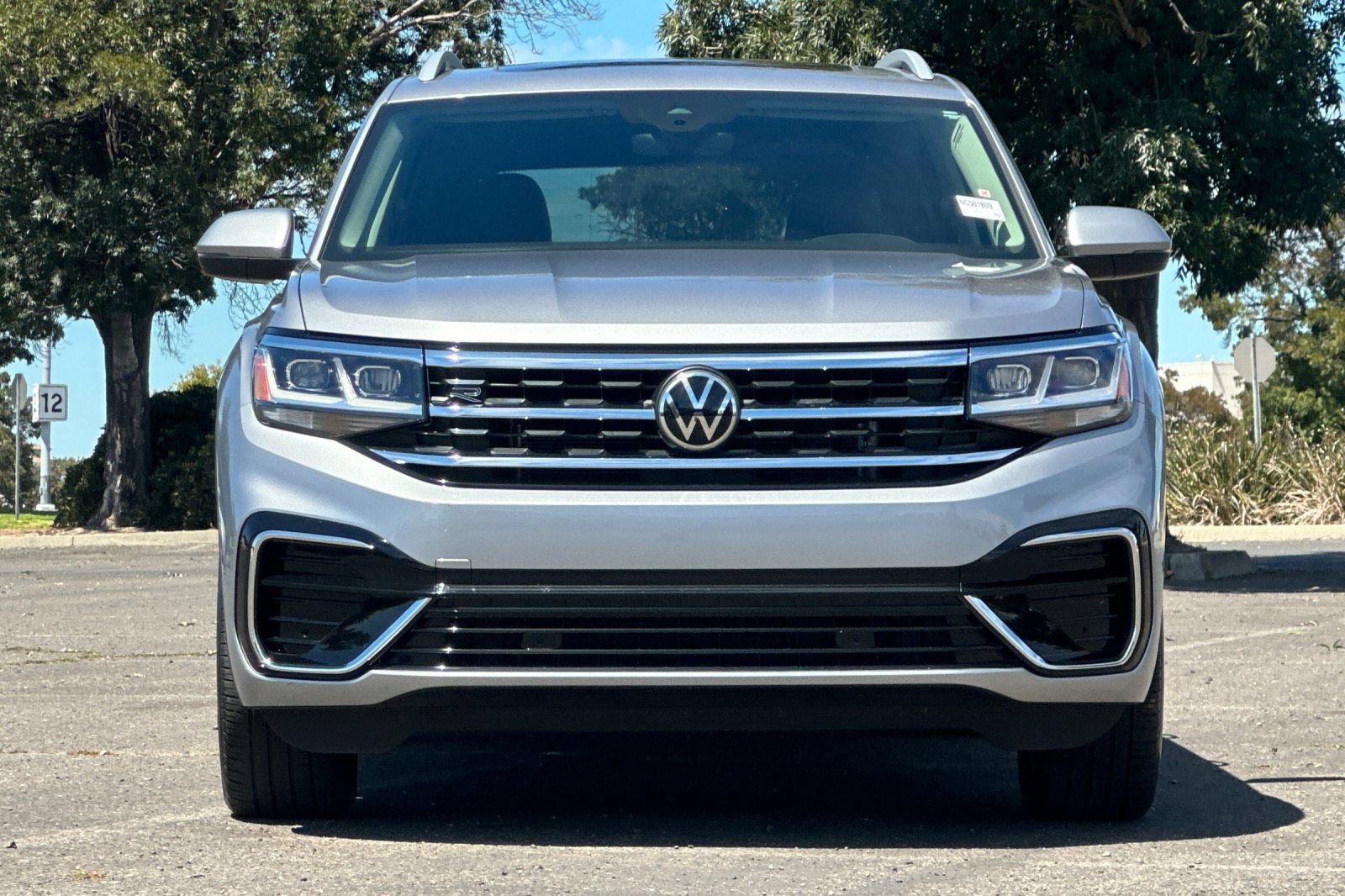 Used 2022 Volkswagen Atlas SEL R-Line AWD/4WD image 9