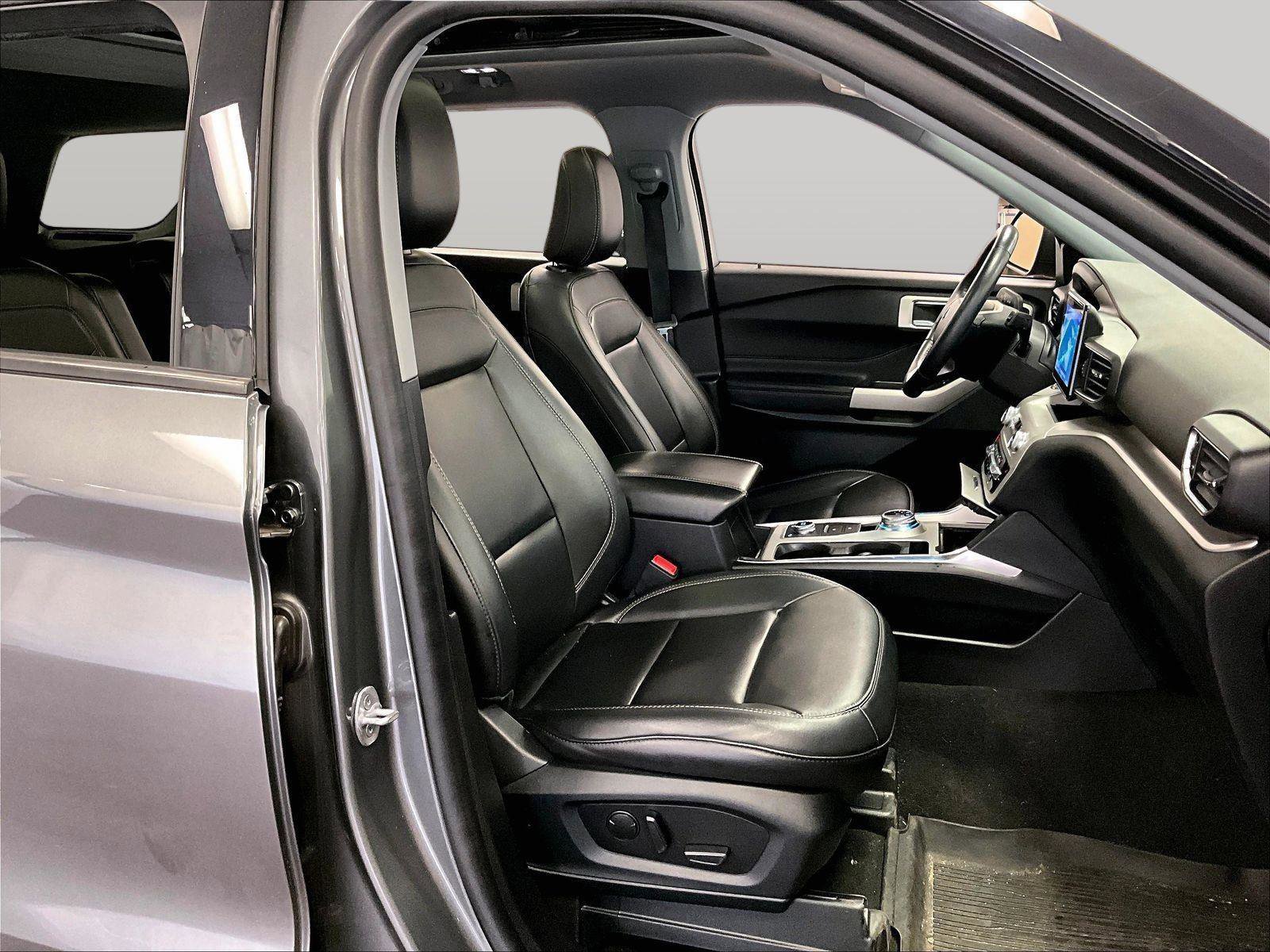 Certified 2023 Ford Explorer XLT w/ Equipment Group 202A image 7