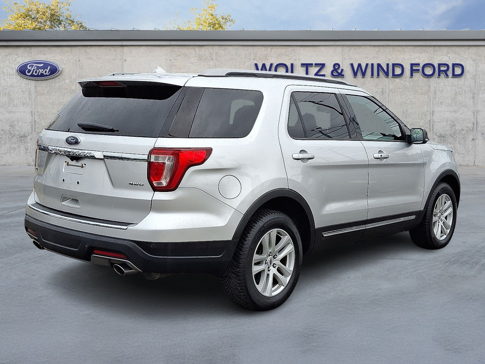 Certified 2018 Ford Explorer XLT w/ Equipment Group 202A AWD/4WD image 6