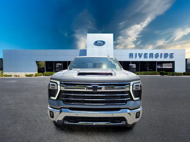 Used 2025 Chevrolet Silverado 2500 LTZ w/ LTZ Plus Package AWD/4WD image 2