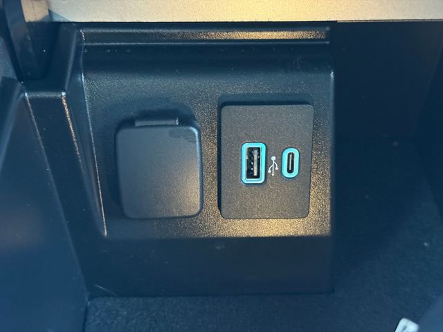 Certified 2022 Ford Explorer XLT w/ Equipment Group 202A image 15