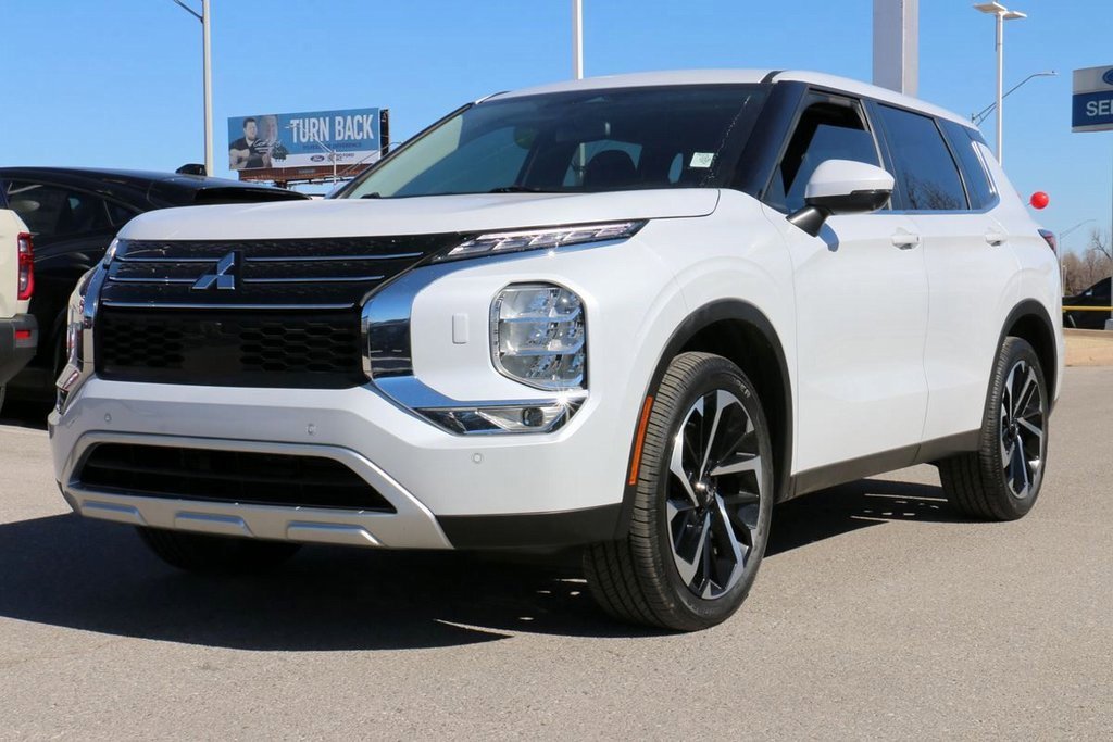 Used 2024 Mitsubishi Outlander SE
