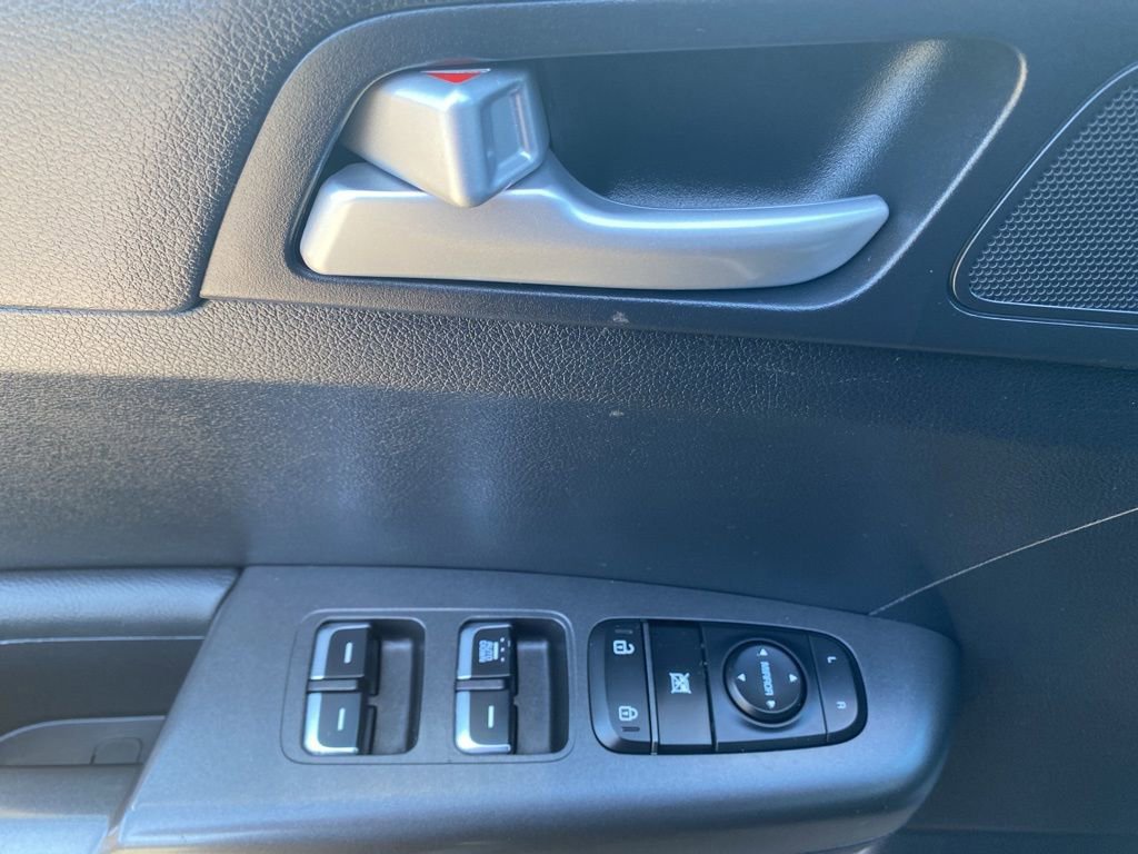 Used 2020 Kia Sportage LX image 20