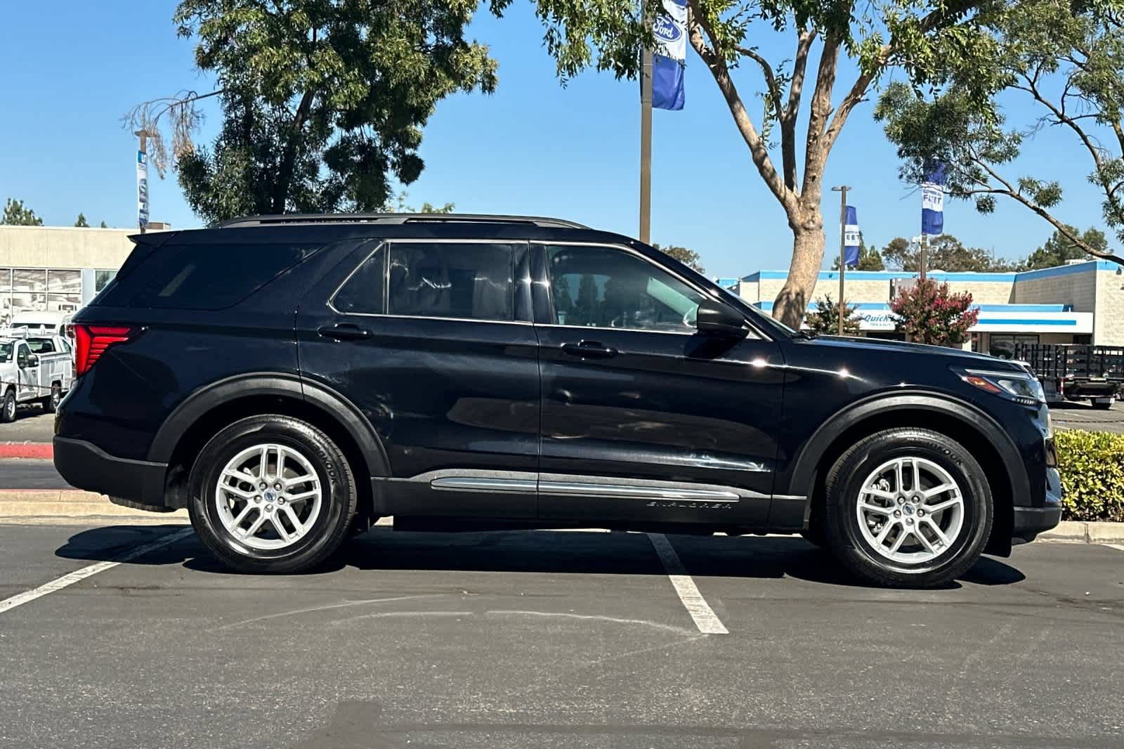 Certified 2025 Ford Explorer Active RWD image 9