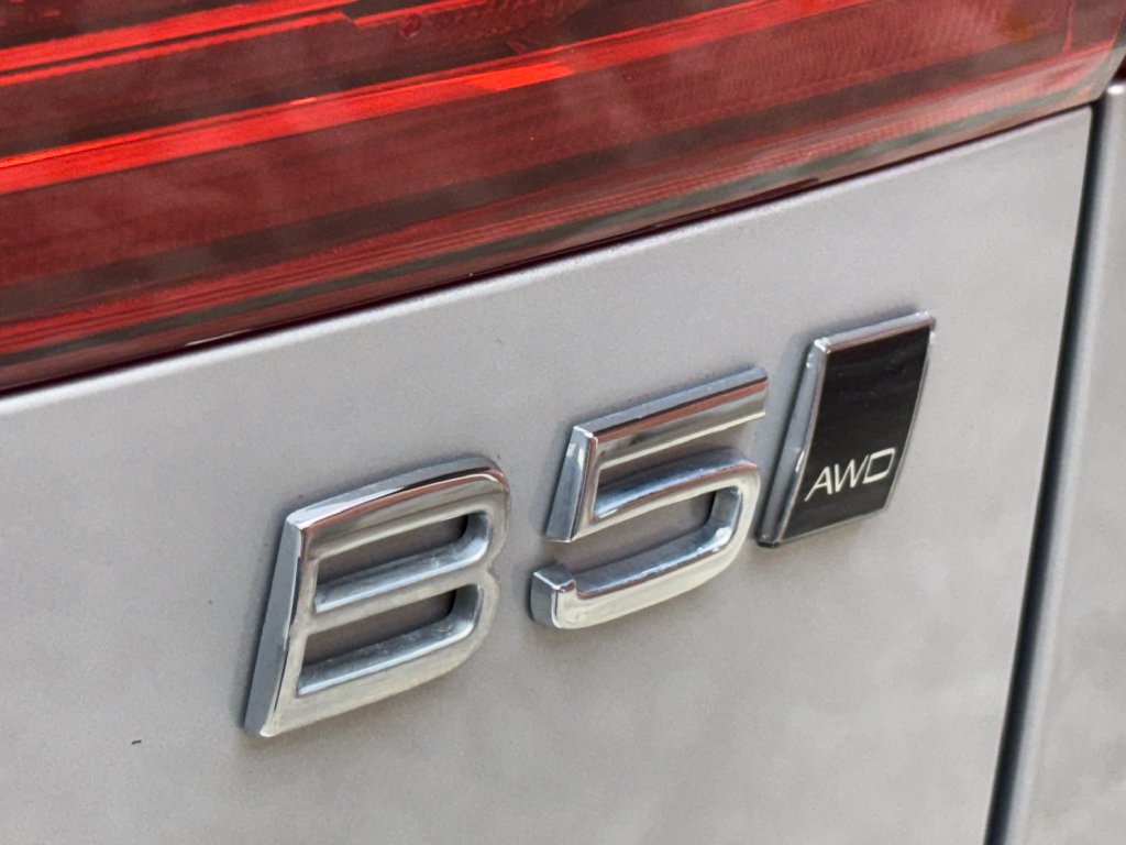 Used 2023 Volvo XC60 B5 Core w/ Climate Package AWD/4WD image 5
