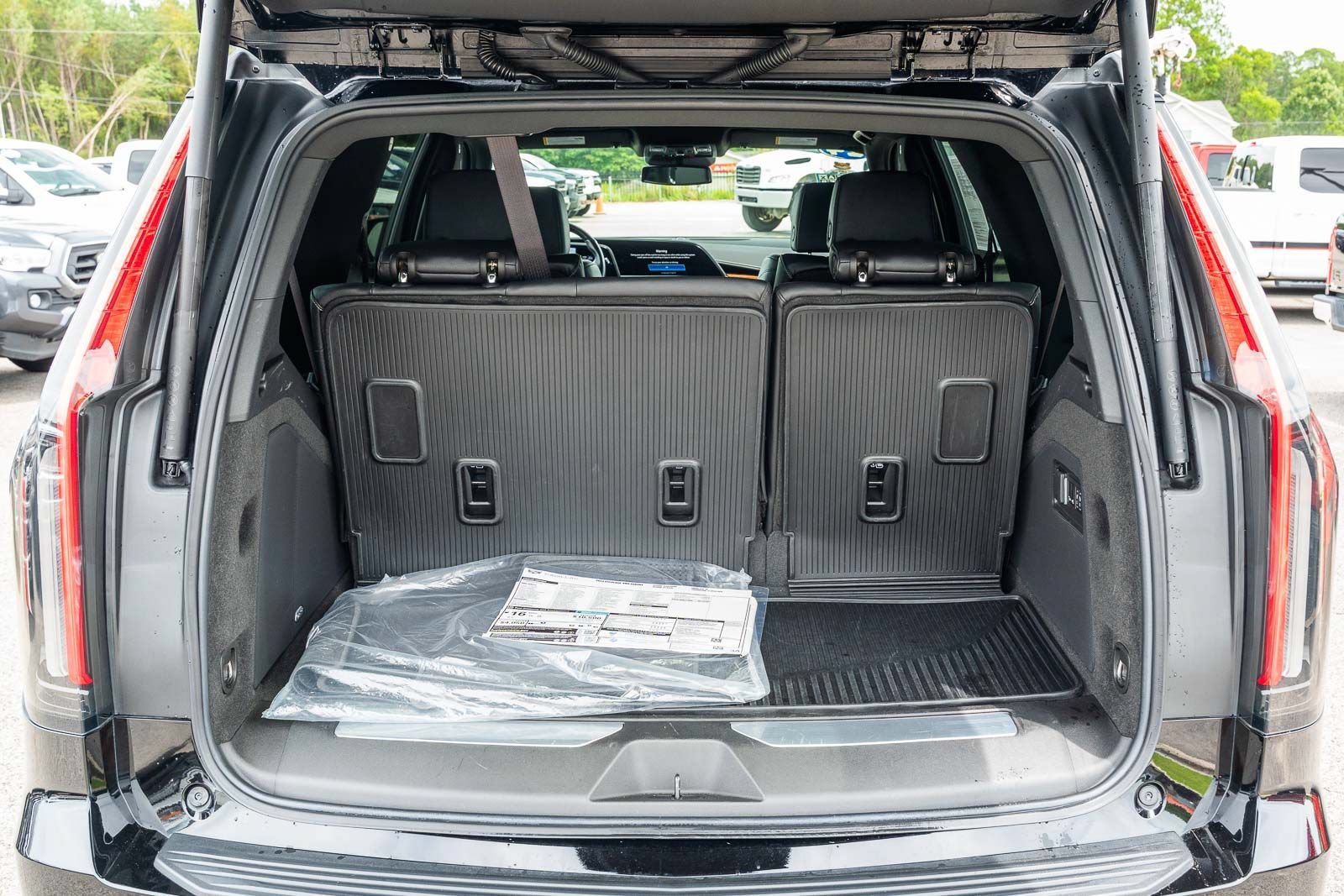 Used 2024 Cadillac Escalade Luxury w/ LPO, Floor Liner Package AWD/4WD image 17