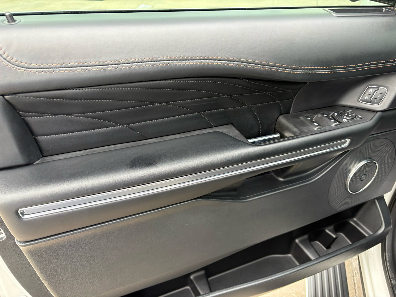 Certified 2020 Ford Expedition Platinum image 16