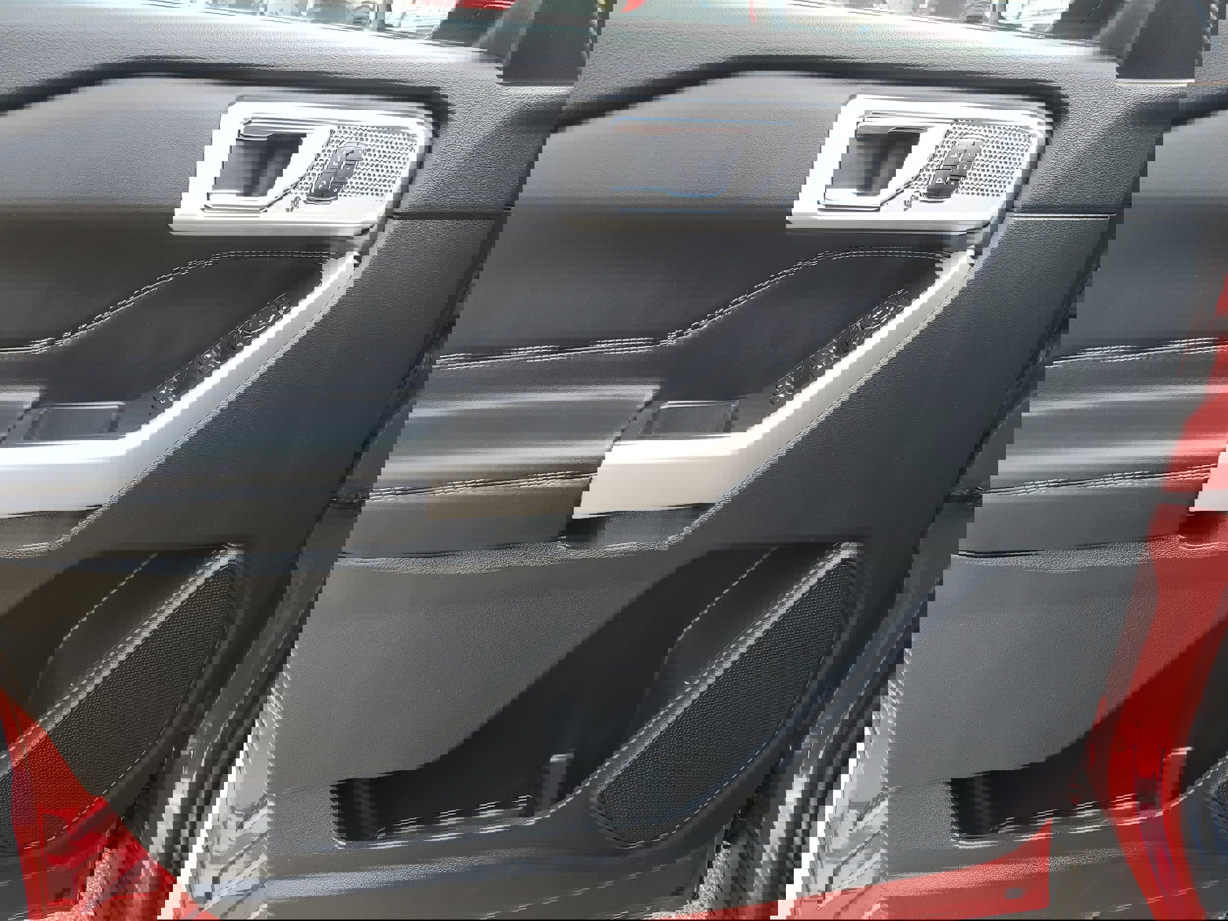 Certified 2022 Ford Explorer Limited w/ Hybrid Equipment Group 310A image 18