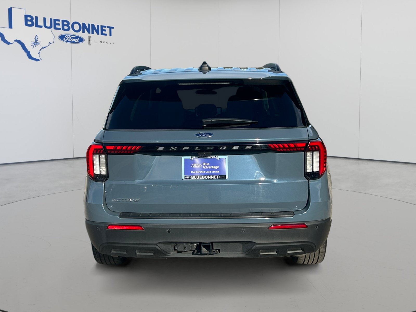 Certified 2025 Ford Explorer Active RWD image 6