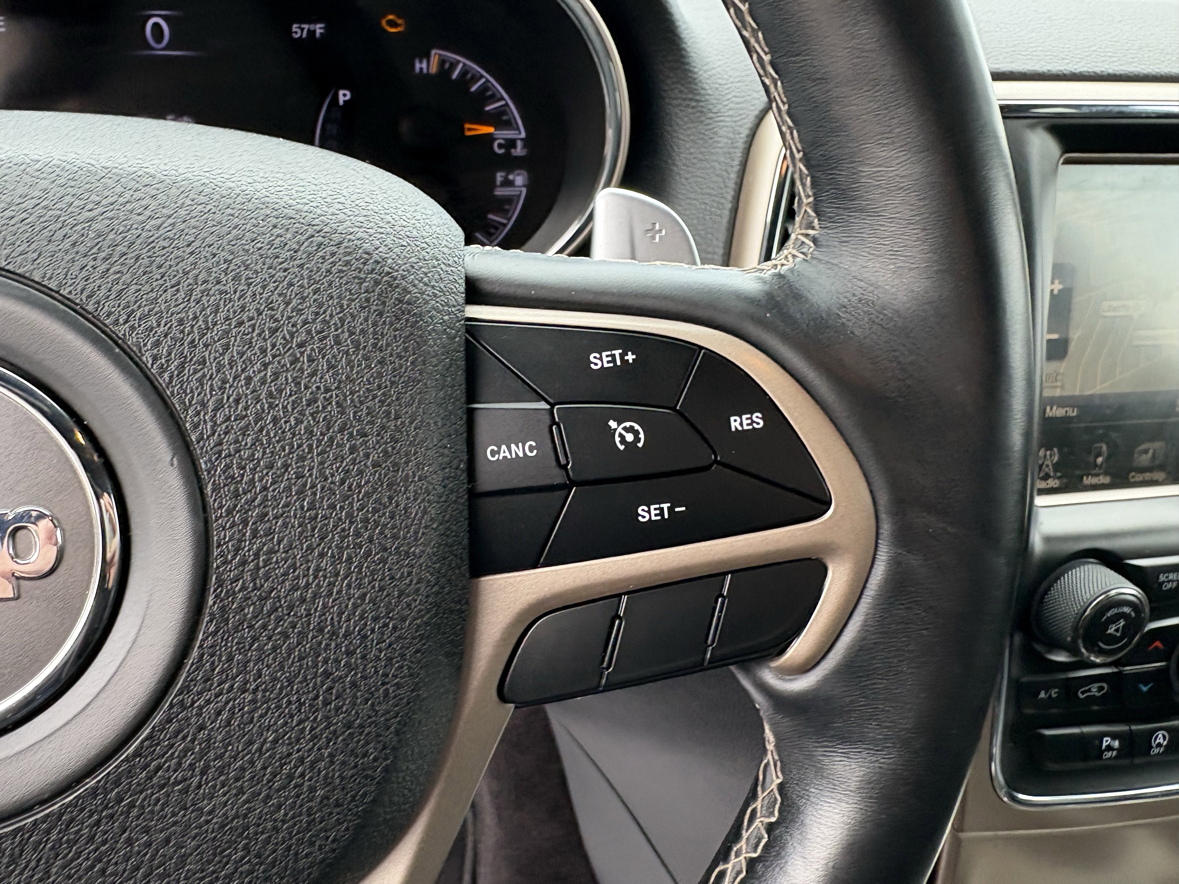 Used 2017 Jeep Grand Cherokee Limited image 29