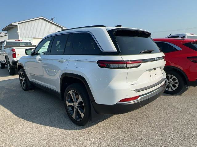 Used 2023 Jeep Grand Cherokee Limited w/ Luxury Tech Group II AWD/4WD image 4