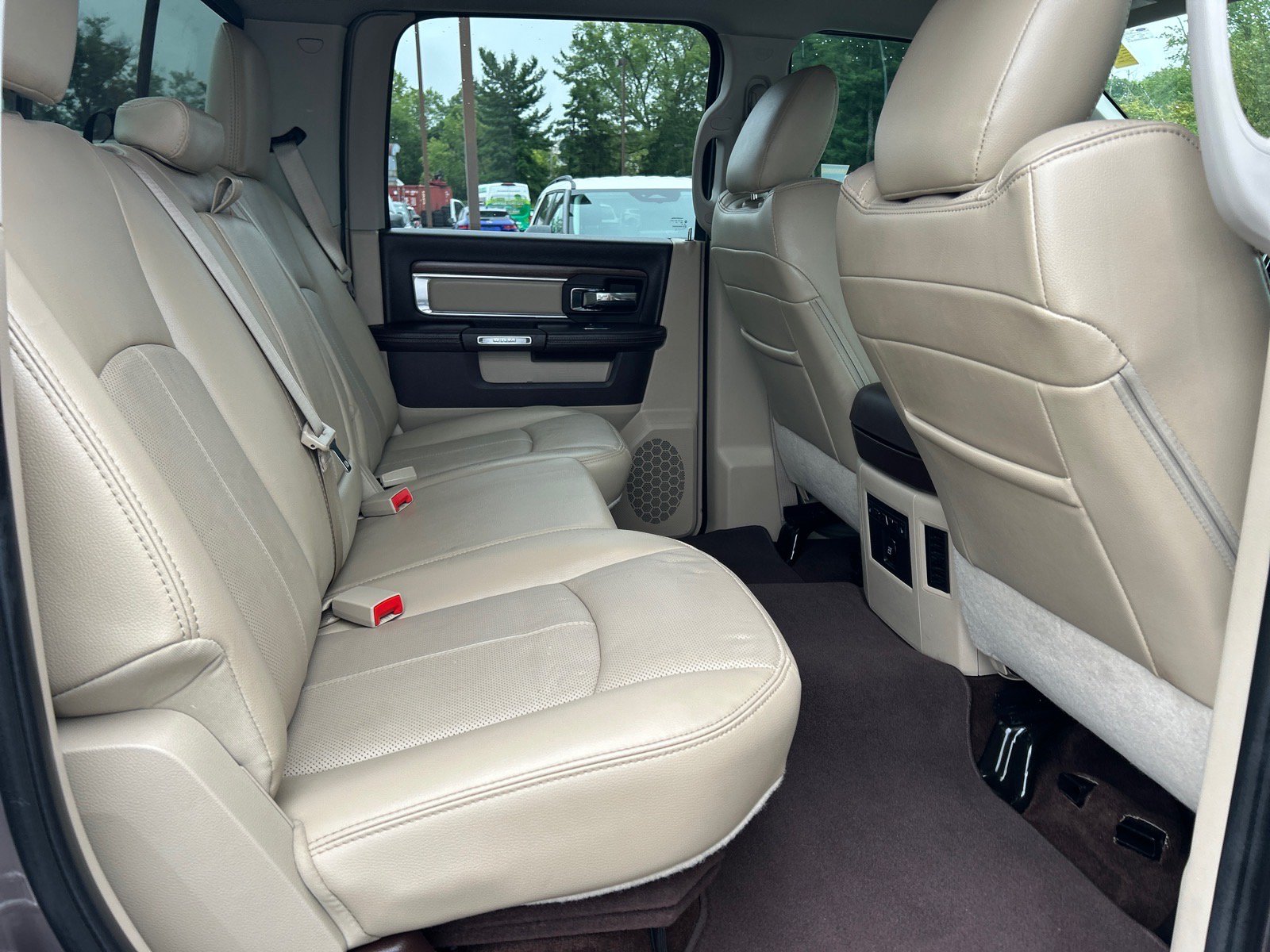 Used 2018 RAM 1500 Laramie w/ Convenience Group AWD/4WD image 18