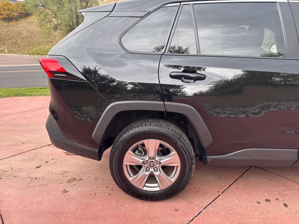 Used 2025 Toyota RAV4 XLE AWD/4WD image 32