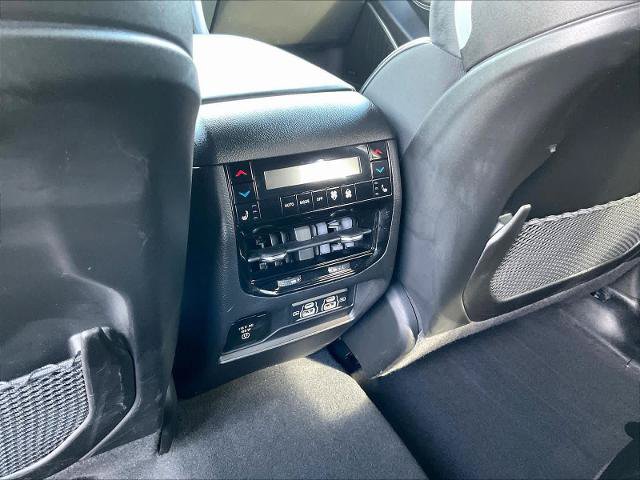 Used 2023 Jeep Grand Cherokee Overland w/ Luxury Tech Group IV AWD/4WD image 12