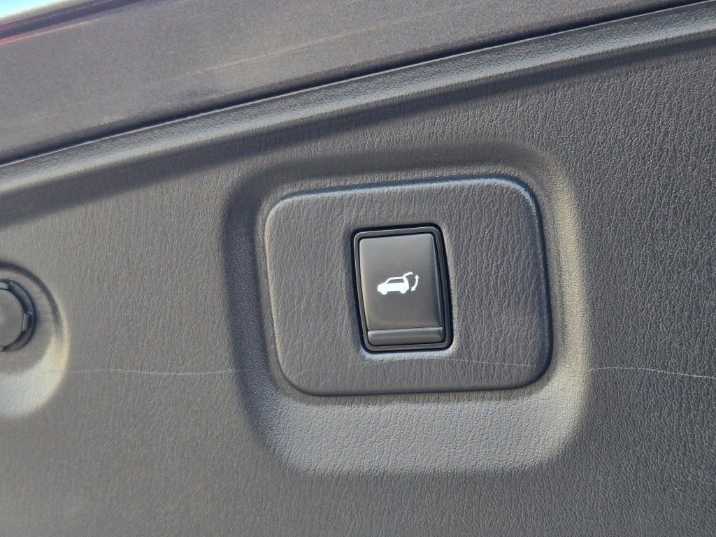 Used 2018 Nissan Pathfinder SL w/ Midnight Edition Package image 19