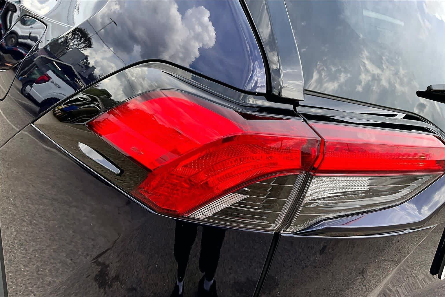 Used 2025 Toyota RAV4 XLE Premium AWD/4WD image 28