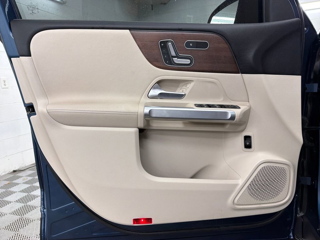 Used 2023 Mercedes-Benz GLB 250 image 16