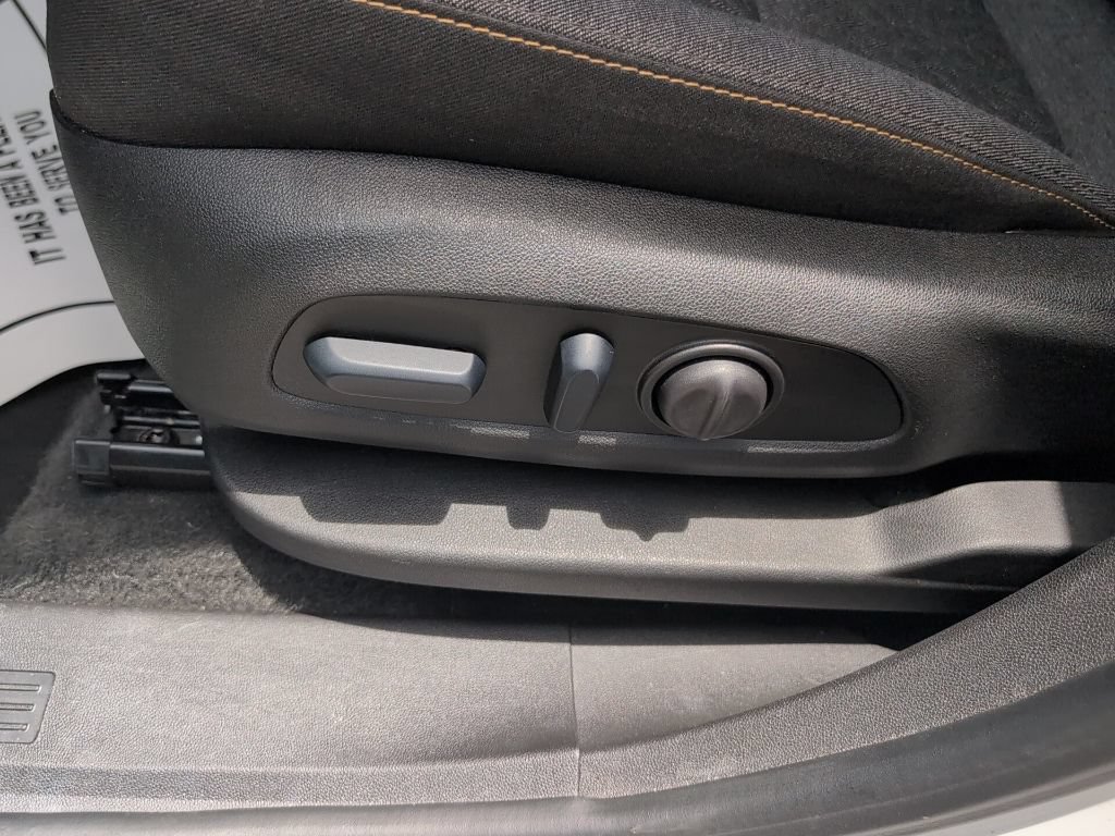 Used 2024 Chevrolet Equinox LT FWD image 9