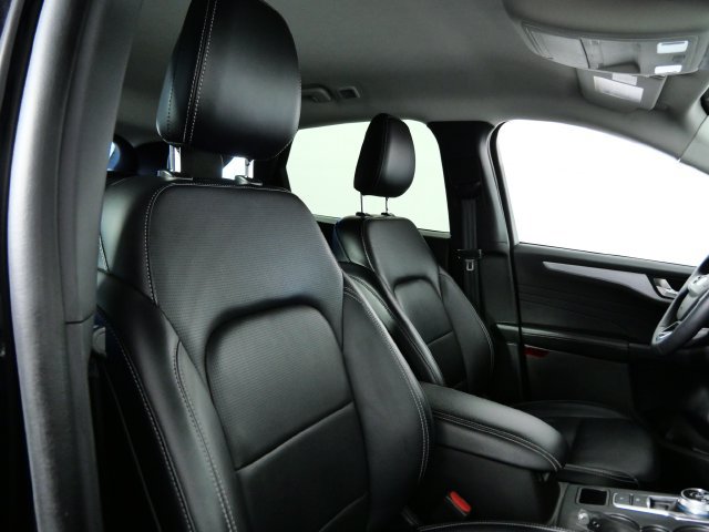 Certified 2025 Ford Escape Platinum AWD/4WD image 12