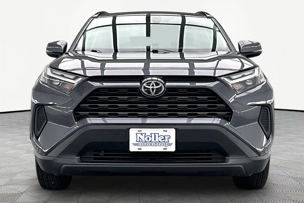 Used 2025 Toyota RAV4 XLE AWD/4WD image 3
