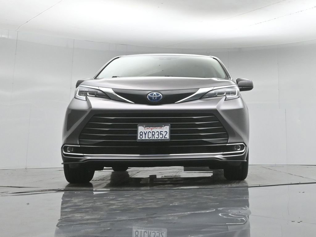Used 2021 Toyota Sienna XLE FWD image 50
