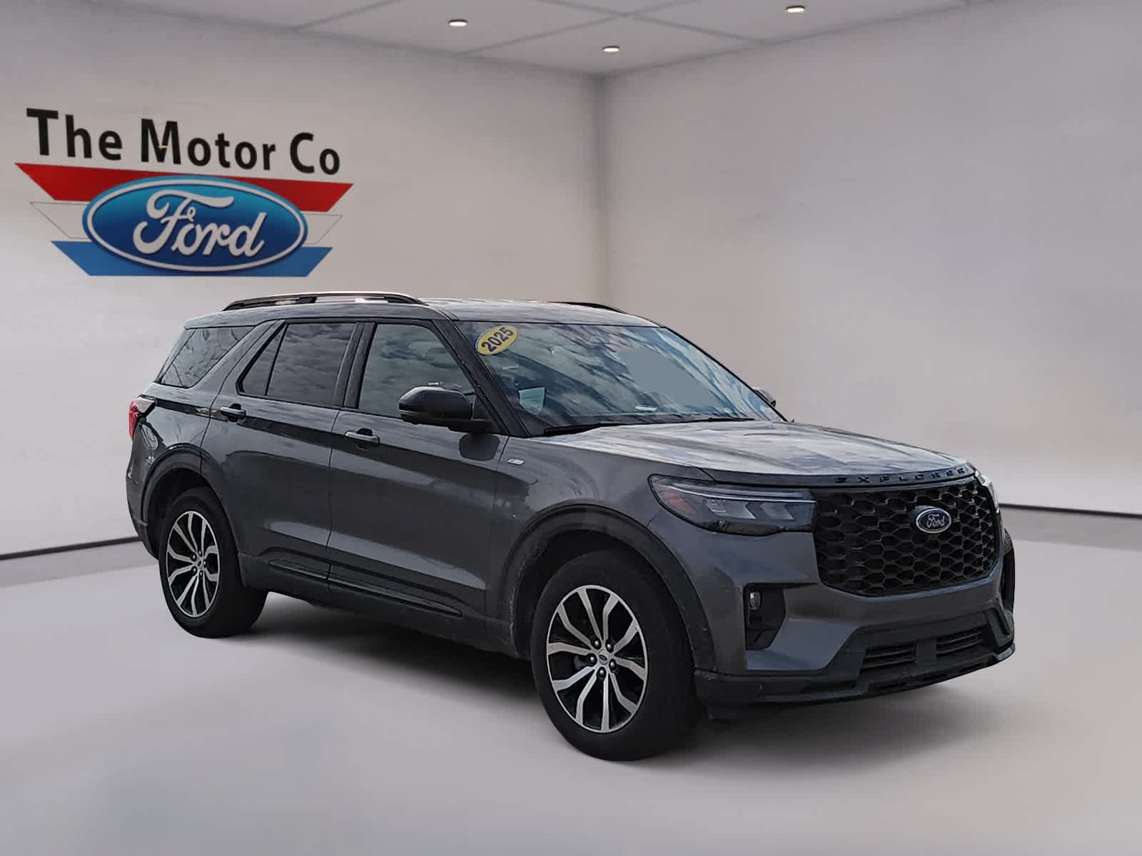 Certified 2025 Ford Explorer ST-Line AWD/4WD image 3