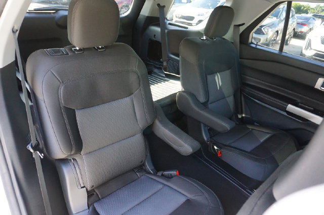 Certified 2024 Ford Explorer XLT RWD image 13