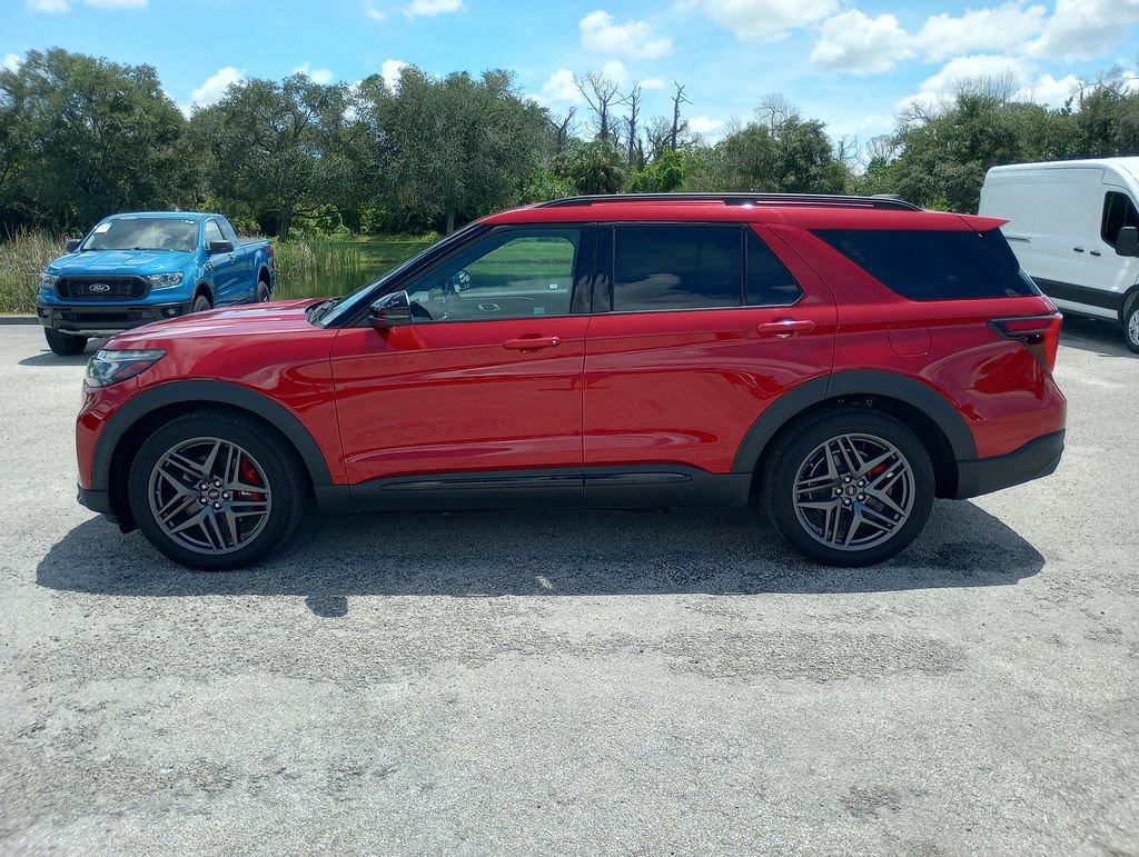 Certified 2025 Ford Explorer ST RWD image 4