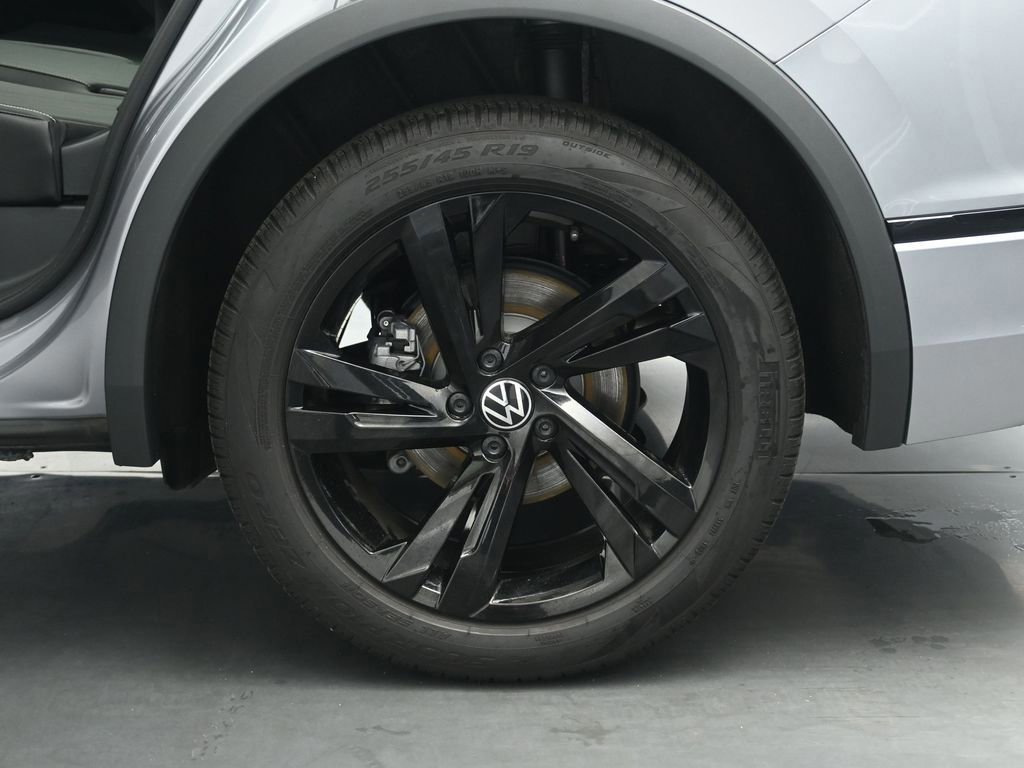Used 2024 Volkswagen Tiguan SE R-Line image 47