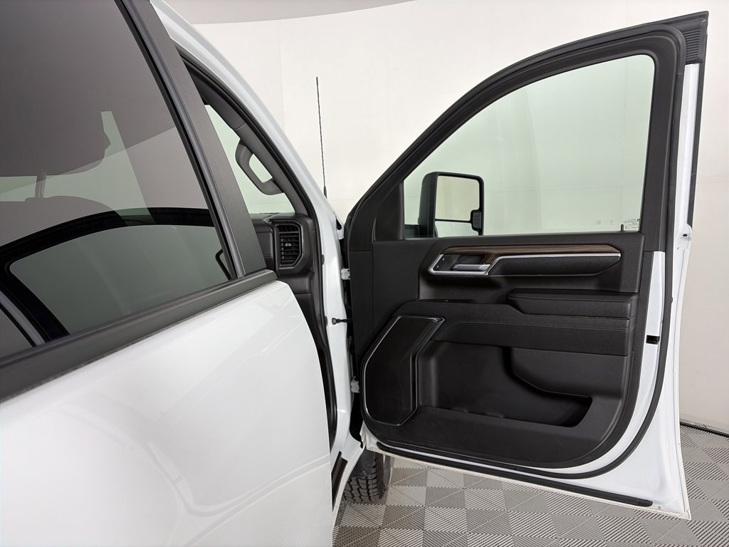 Used 2024 Chevrolet Silverado 3500 LT image 29