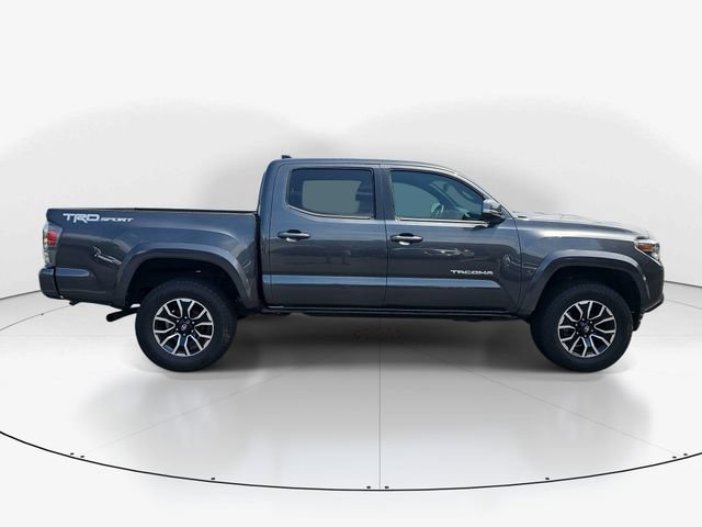 Used 2022 Toyota Tacoma TRD Sport w/ Technology Package RWD image 2