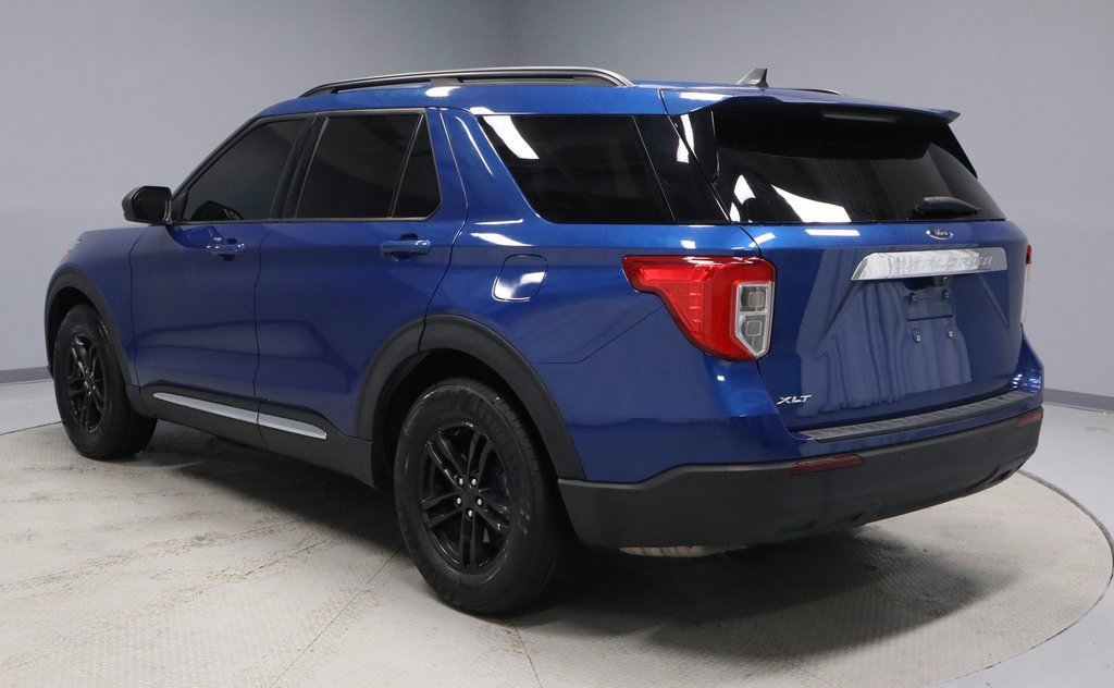 Certified 2022 Ford Explorer XLT image 3