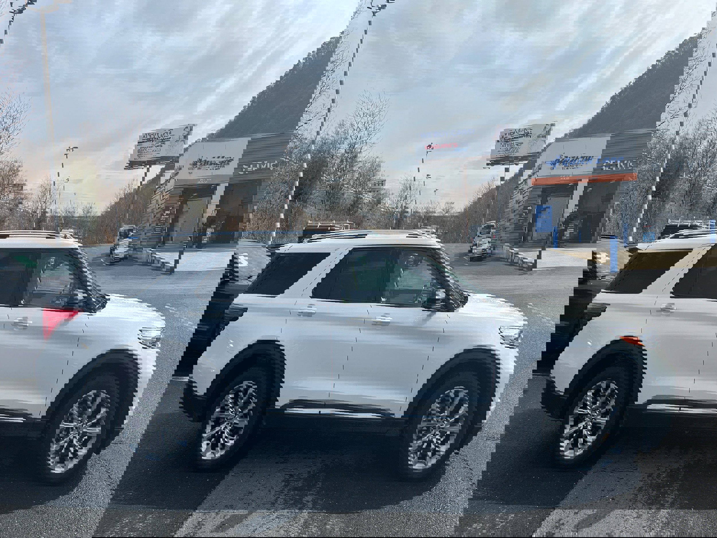 Certified 2021 Ford Explorer Platinum w/ Equipment Group 601A image 5