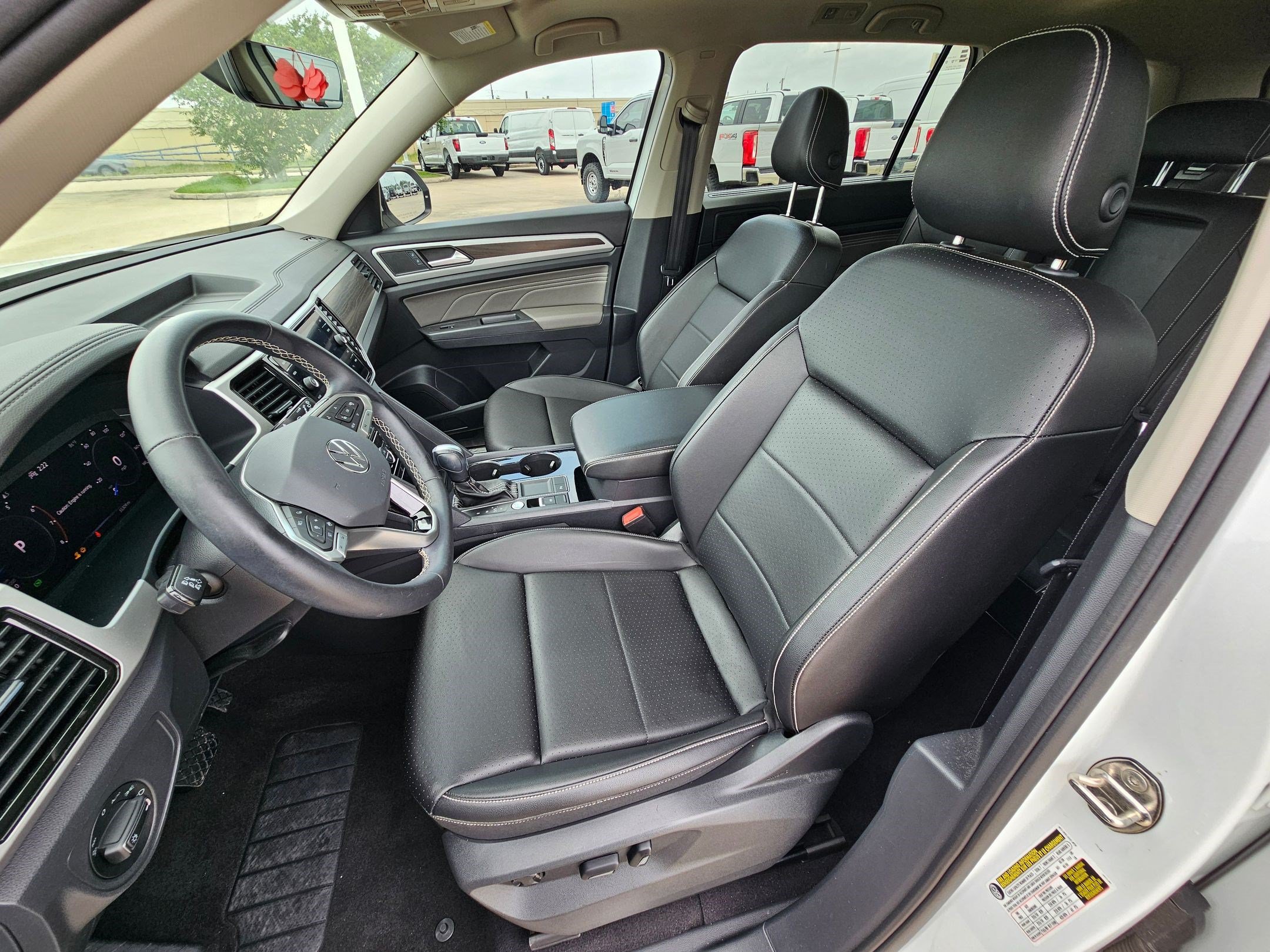 Used 2023 Volkswagen Atlas SE w/ Panoramic Sunroof Package FWD image 17