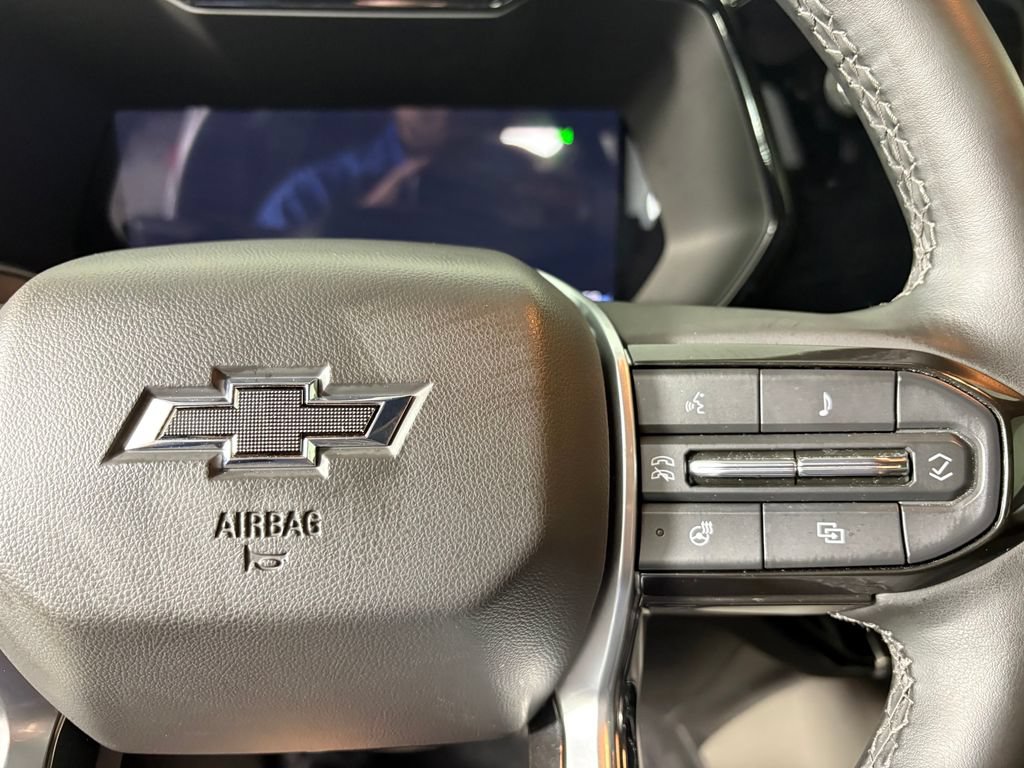 Used 2025 Chevrolet Colorado ZR2 w/ Technology Package AWD/4WD image 23