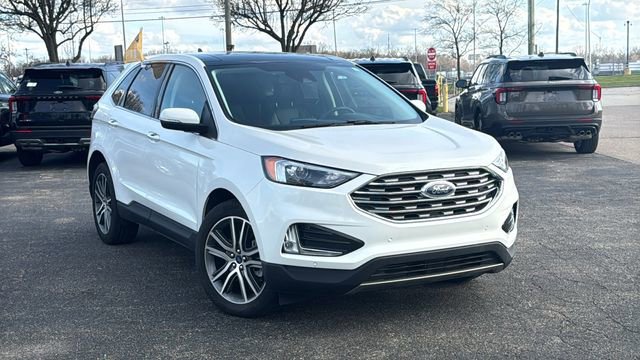 Certified 2022 Ford Edge Titanium w/ Class II Trailer Tow Package image 8